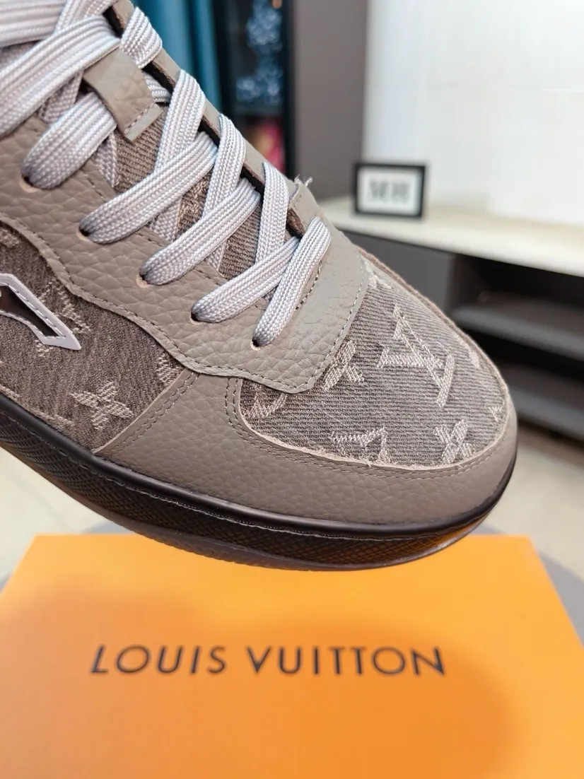 Men's shoes 💰438🌹🌹【LOUIS VUITTON】Same style on Louis Vuitton* official website🚹Men's high-top casual shoes❤️Same style as popular celebrities and big names ~ Best-selling at home and abroad Lv focuses on the checkerboard series...Imported first-layer cowhide with special fabrics➕Full sheep leather lining➕Brand-specific hollow outsole💎Produced by OEM The highest version🔍🔍Number of codes: 38-44,